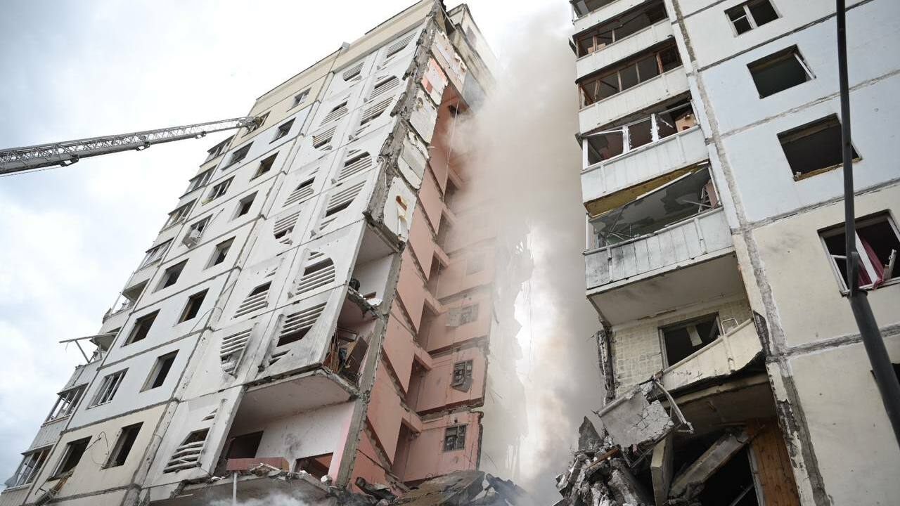 Погибших 15: в Белгороде разобрали завалы на месте частично рухнувшего дома