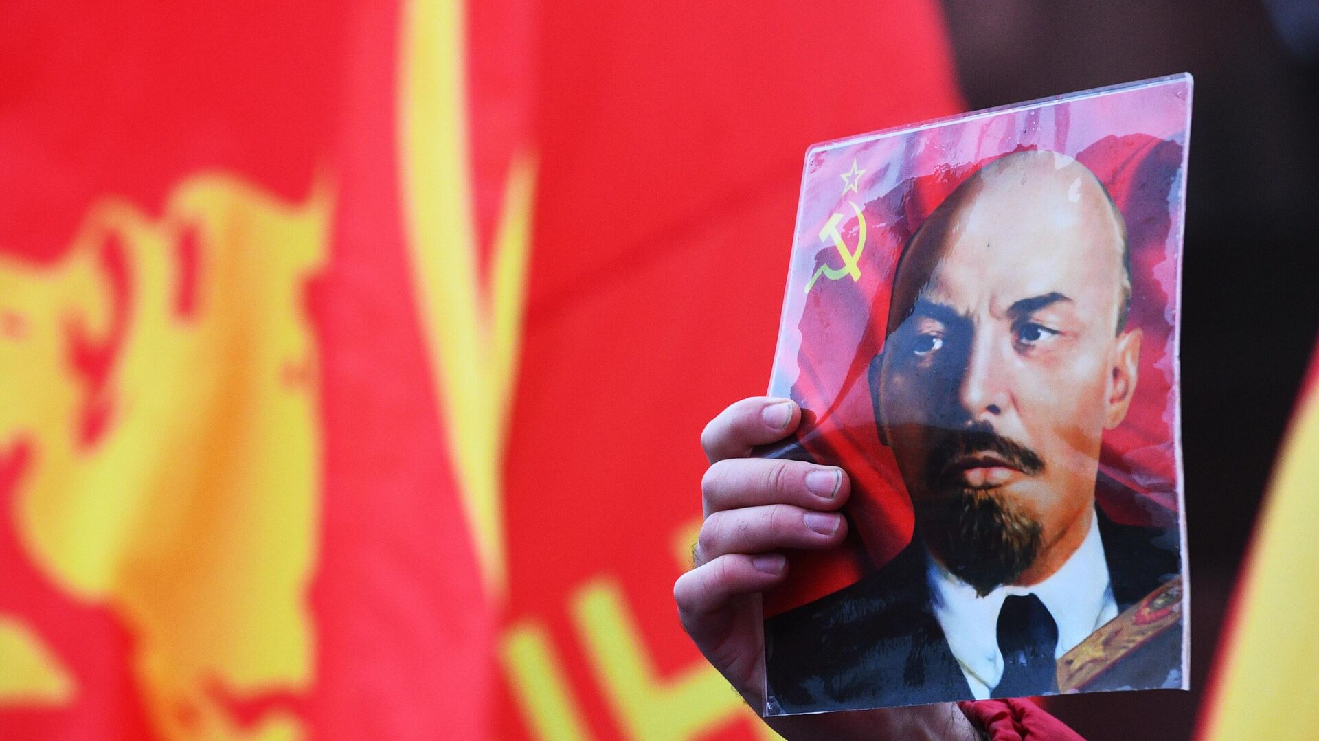 В разных странах мира сегодня сохранилось 8 тысяч памятников Ленину